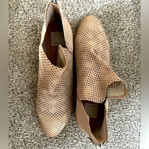 Dolce Vita Women’s Leather Cutout Ankle Boots, size 9